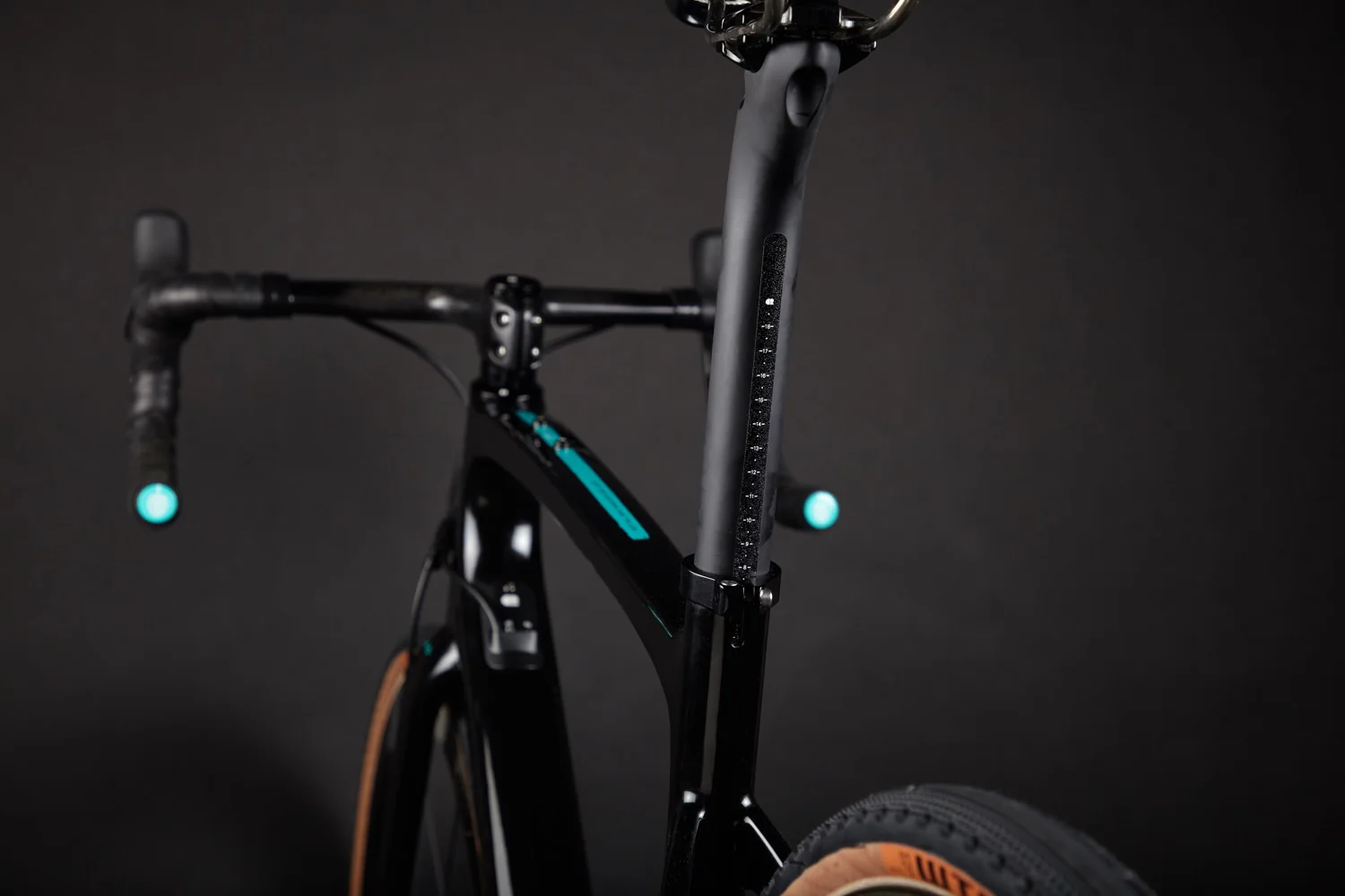 AO MATT + GLOSSY BLACK (TUHUA) - Image 13