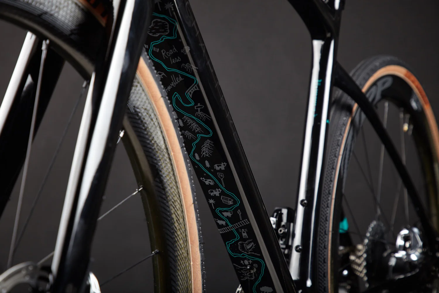 AO MATT + GLOSSY BLACK (TUHUA) - Image 3